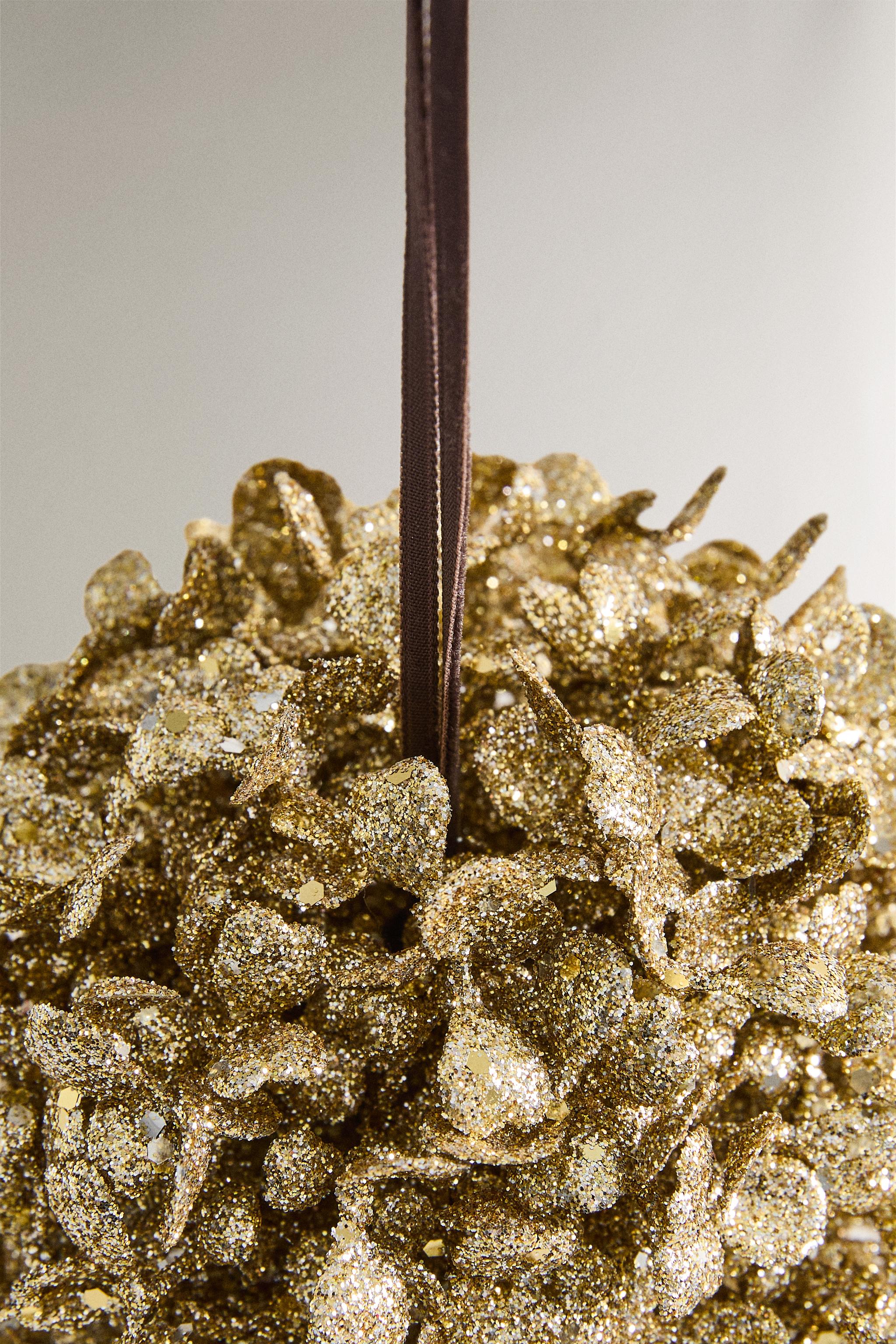 CHRISTMAS SHINY PETALS TREE ORNAMENT